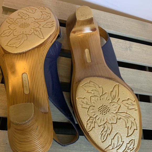 Soft spots leather sandals with 3” heels size 11WW, navy and camel - Picture 4 of 12